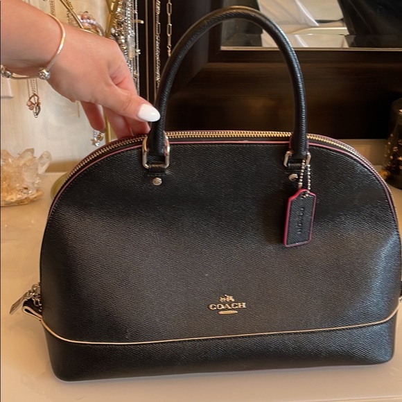 Black COACH handbag - Picture 1 of 3